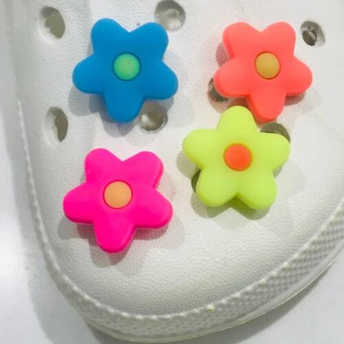 1Pcs Noctilucent Cute Flowers PVC Shoe Charms Accessories Shoes Buckle DIY Backpack Wristbands Girls Shoes Decoration Croc Jibz