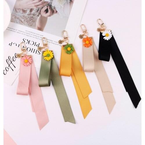 Daisy fresh young flower key chain personality Ribbon fashion ins high grade hanging pendant Keyrings