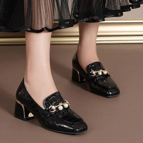 2021 New Spring Autumn Black Pumps For Women Pearl String Bead Buckle Mary Jane Shoes French Leather Single Shoes Middle Heel