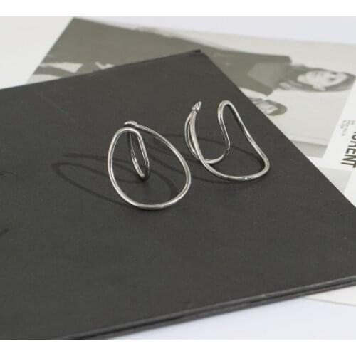 Creative design of fashion jewelry European and American earclips Mobius ring earrings womens