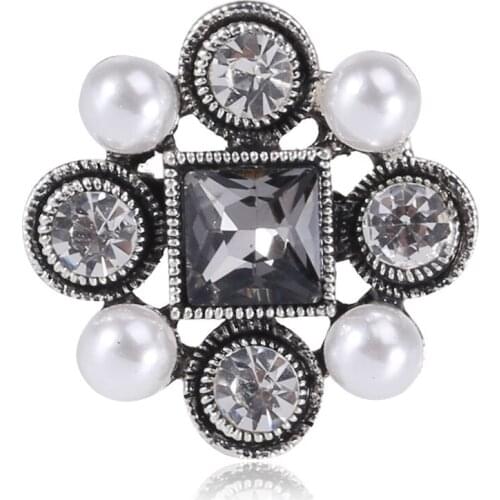 Baroque palace aristocratic temperament wind restoring ancient ways clothing accessories brooch exposed pin spot