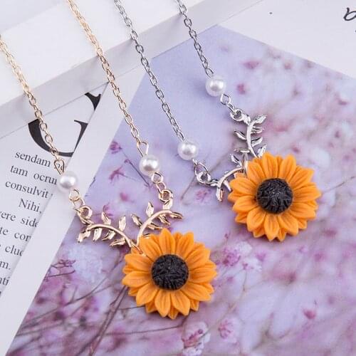 Delicate Sunflower Jewelry Gold Chain Pendant Necklace for Women Creative Imitation Pearl Necklace Daily Accessories Long Choker