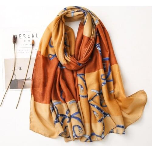 2021 Lady Sunscreen Silk Scarves Popular Style Chain Print Beach Towel Winter Cotton And Linen Scarf New Summer Seaside Shawls