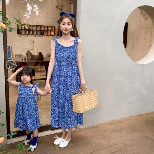 Menoea Mother Daughter Family Matching Outfits Fashion Floral Sling Dresses Korean Pleated Princess Costumes Holiday Vestidos