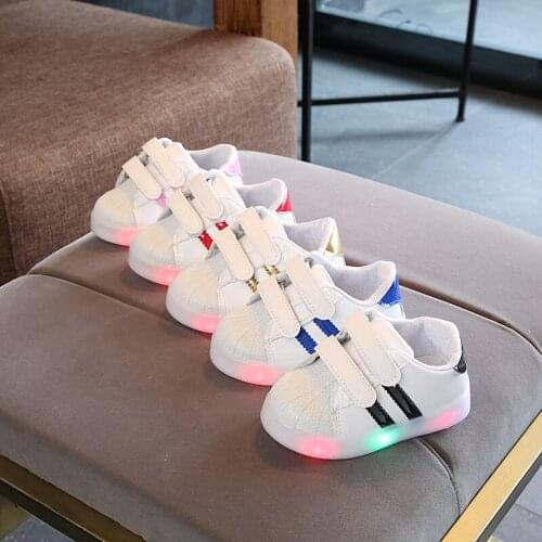 2021 new childrens led luminous boys boots girls breathable luminous shoes baby luminous sports shoesBoy shoes size 21-30