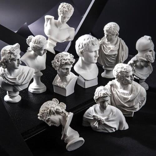 Resin Statue Home Decor European Decoration Figurine Sculpture Room Decoration Modern Art Character Model Ornaments Mini