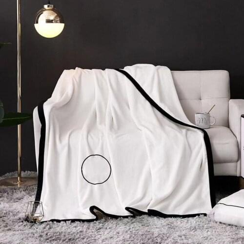 Designer luxury brand blankets, blankets, bath towels, shawls, scarves, top French velvet throw blanket tapestry