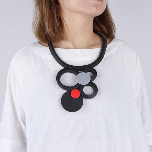 New Wood Round Jewelry Short Necklaces Women Handmade Thick Flat Link Rubber Necklace Gothic Accessories Jewellery Festival Gift