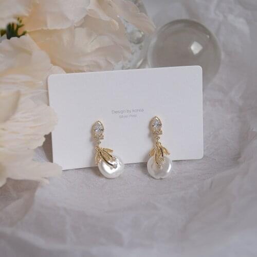 Exquisite Zircon Retro Flat Pearl Ins Hot Sale Gentle Petal Earrings 14k Gold Plated Ladies Personality All Match Jewelry Female