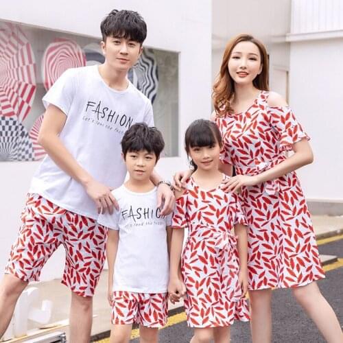 Holiday Family Matching Outfits Off Shoulder Mother and Daughter Dresses Mommy and Me Clothes Dad Son Clothing Sets Summer Look