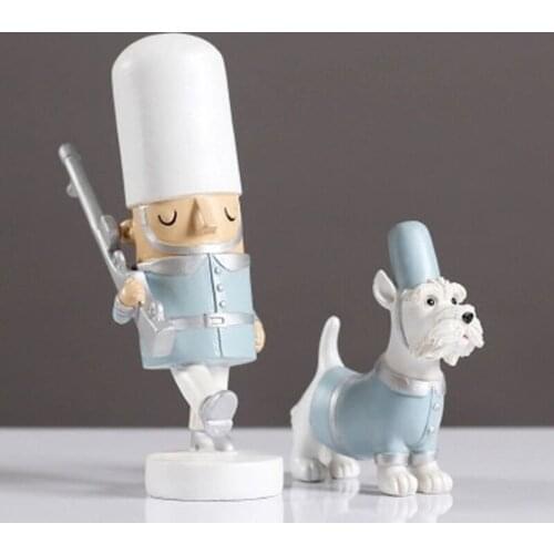 Resin Nutcracker Puppet English Guard And Dog Creative Miniature Figurines Hand-carved Party Decoration Home Gift Mini Figurines