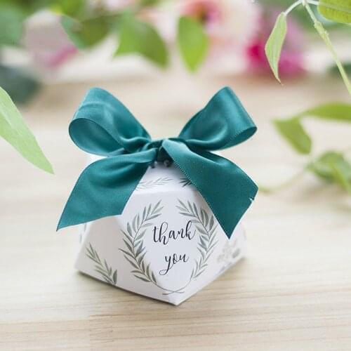100pcs New Diamond shape Green leaves forest style Candy Box Wedding Favors And Gifts Party Supplies thank you Gift Box