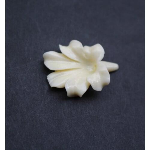 5Pieces 30mm*25mm*7mm Artificial Coral beads Large Coral Leaf beads Cabochon Beige color for Jewelry making