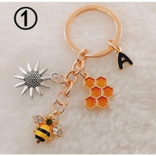 A-Z drip oil letter keychain, cute insect bee keychain, fashion enamel bee keyring, bumblebee trinket, insect keychain gift