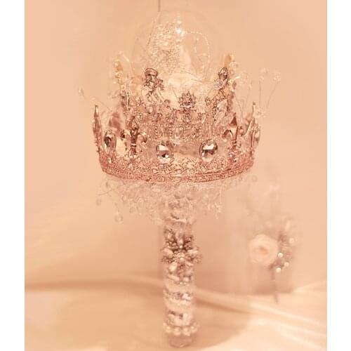 Iffo high gold crown cake shaped bride holding bouquet architecture Gothic style crystal ball bouquet