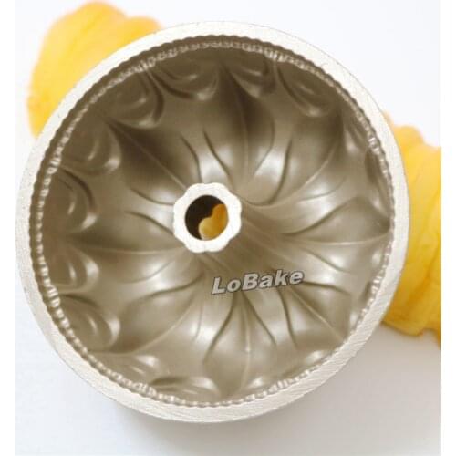 4 inches 10*10*5cm mini round lily shape heavy carbon steel nonstick golden round hollow loaf cake mold tin for bakery tools