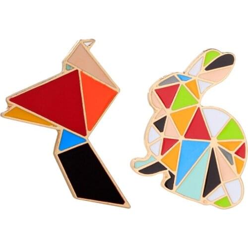 Cute Animal Brooches Horse Fox Elephant Penguin Rabbit Bear Bird Cat Squirrel Whale Swan Lapel Pins Jewelry Enamel