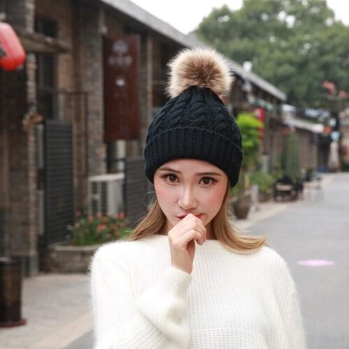 Mingjiebihuo New fashion autumn and winter thickening hair ball wool Korean new ladies hat twist knitted hat