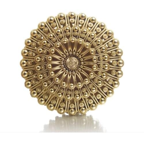 European-style Wedding Table Decorations Hollow Candy Box Fashion Design Round Gift Boxes Party Favors Gold Silver Available