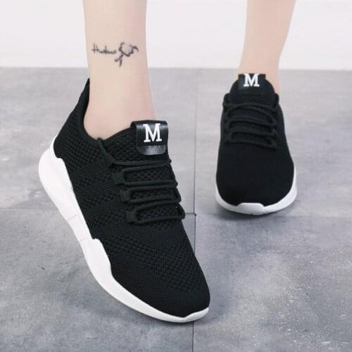 2019 Women Sneaker New Flying Woven Running Shoes Mens Casual Sports Shoes Men Footwear Breathable Mesh Light Walking Sneaker