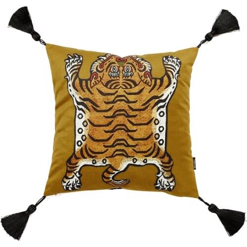 Tiger Print Cushion Cover Square Pillow Case Vintage Artistic Tassel Soft Velvet Coussin Decorative Sofa Chair Bedding 45x45cm