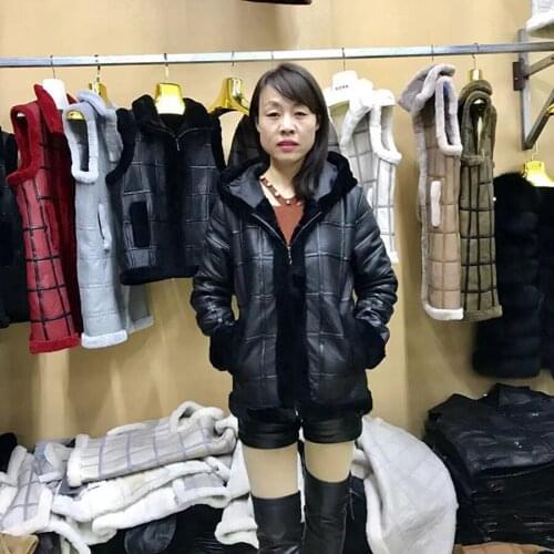 2020 new fashion real sheep shearing fur vest female pure sheepskin waistcoat shoulder windproof jacket