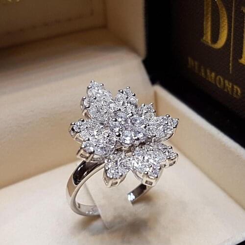 Noble Womens Fashion Ring Luxury Wedding Bridal Band Rings for Ladies Charming Zircon Stone Big Ring Jewelry Accessories