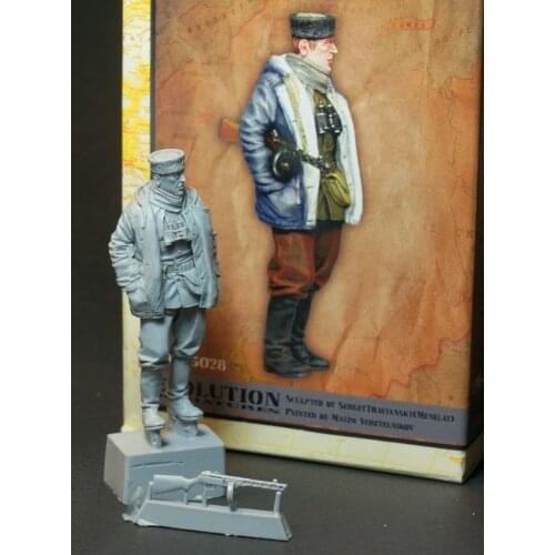 1:35 Soviet soldier, D