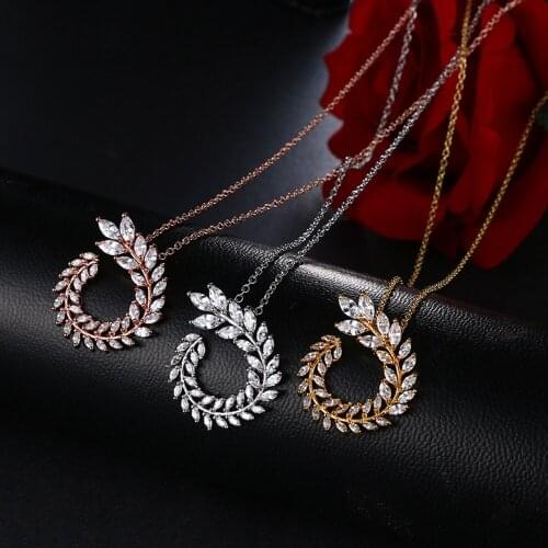 Leaf Patterned Full Crystal inlaid Luxury Women Pendant Chain Necklace Gold Filled Fashion Gift