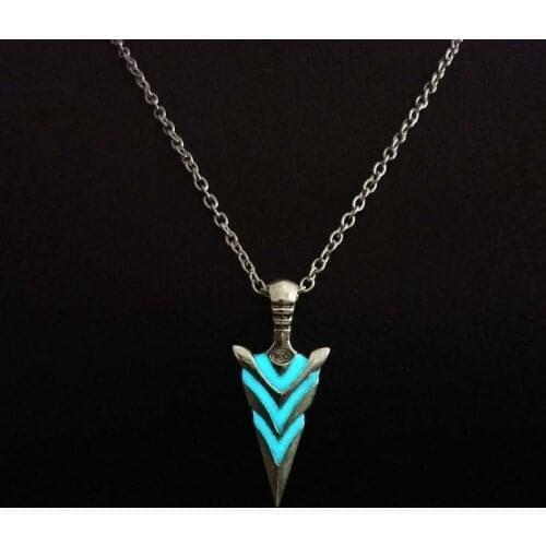 2019 New Luminous Arrow Pendant Necklace Glow In The Dark Retro Necklace Men Classic Punk Alloy Fluorescent Jewelry Gifts