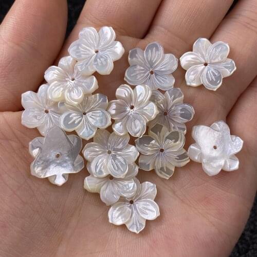 3pcs 15mm Carven White Shell Flower Pure Natural Material Petals 3D Flower Beads For Handmade Necklace DIY Jewelry Making