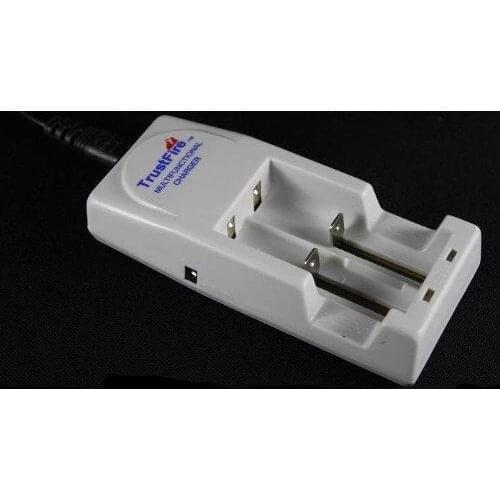 Universal Multifunction Rechargeable Battery Charger 14500 Cr123a 18650 18500 Flashlight Battery Charger Smart Charging White