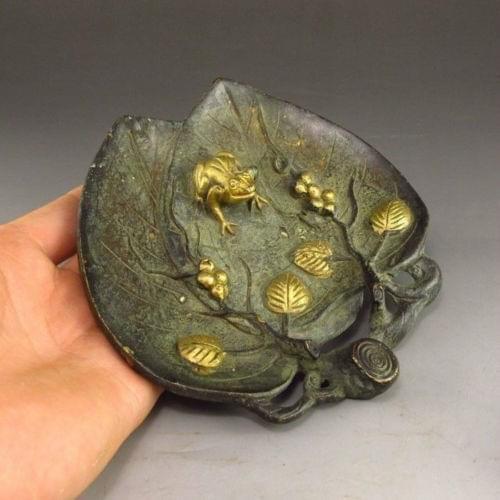 Exquisite Collection Chinese Vintage Hand Carved Leaves and Frogs Statue Plate