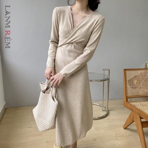 LANMREM Women V-Neck Knitted Dress Long Sleeves Temperament Solid Color Female Fashion Party Dresses 2021 Autumn New 2C2171