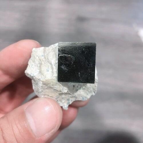 Natural Crystal Quartz Spain Pyrite Cube Ore Specimen Energy Reiki Aquarium Home Room Office Decoration Accessories Gemstone