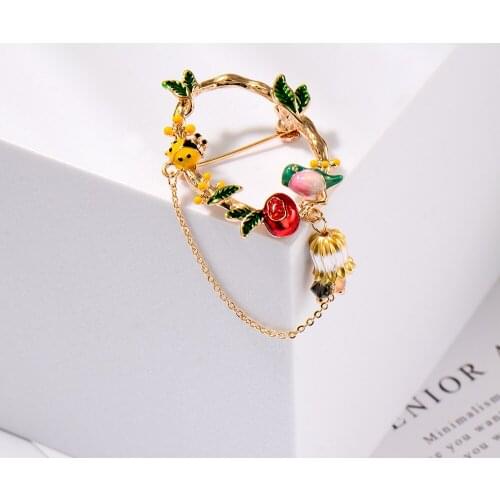 Funmor Newest Gold Color Wreath Shape Brooches Enamel Copper Corsage for Women Suit Collar Clip Pins Wedding Party Jewelry Gift