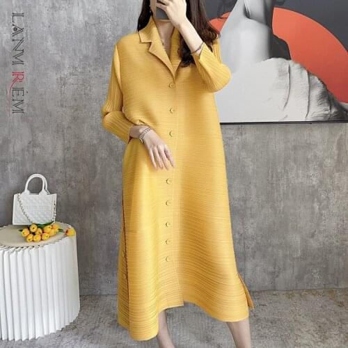 LANMREM 2021 Autumn New Pleated Dress Turn Down Collar Single Breasted Loose Temperament Khaki Dresses Gifts For Mother 2C394
