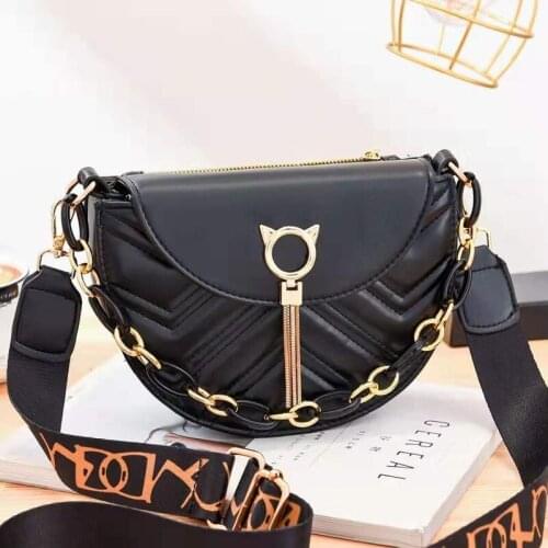 Womens Bag 2021 New Womens Half-circle Saddle Bag Fashion One-shoulder Messenger Small Fragrant Wind Tassel Chain Female Bag