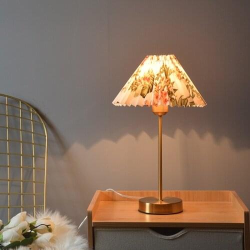 Retro table lamp girl net red bedroom bedside simple pleated Nordic Korean literature and art flower table lamp