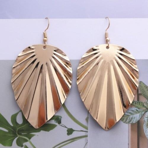 Hot Sale Big Leaf Pendant Earrings For Women Jewelry Geometric Metal Gold Color Statement Drop Earrings Punk Party Jewelry