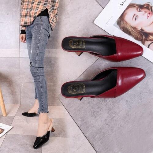 Spring 2020 new Korean version wearing square head sandals thick high-heeled fitting room was thin wild cool half drag
