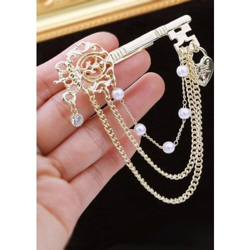 Cool Key Chain Pin Brooch Metal Tassel Chain Fashion Street Shooting Decoration Suit Lapel Pin Female Coat Jewelry Accessories