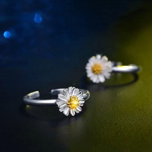 Japan Nature Open Size Small Narrow Silver chrysanthemum Rings Adjustable Simple Yellow Daisy Flower Finger Ring for Women Gift