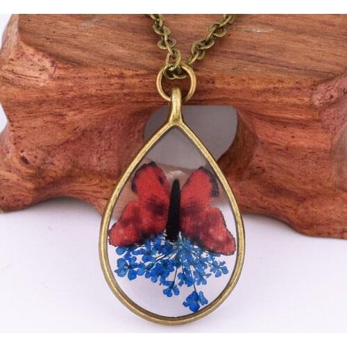Vintage Resin Pendant Necklace Handmade Butterfly Dried Flower Necklace Women Boho Style Necklace Jewelry Birthdays Gifts