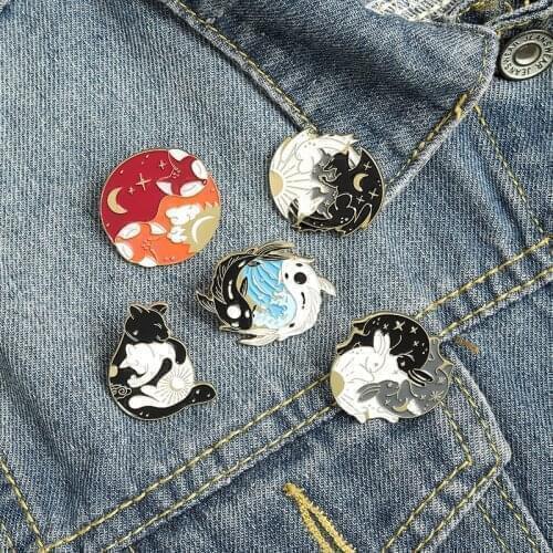 Cute Fox Animal Brooch Enamel Pin Goldfish Rabbit Pins Metal Womens Brooches Badges on Backpack Badge Gifts for The New Year