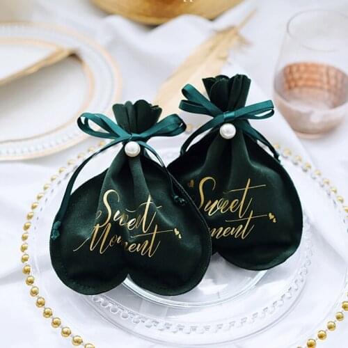 Heart-shaped Candy Gift Bag Creative Self-adhesive Velvet Bag with Pearl Birthday Party Christmas Decoration Packaging Bag