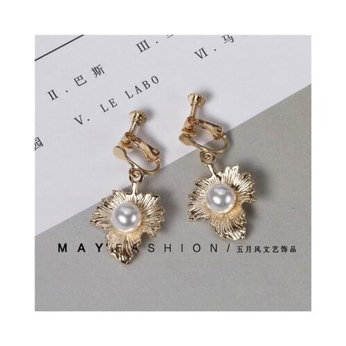Fan art exquisite pearl earring fashion ladies temperament Maple small white-collar simple earrings female non pierced roses
