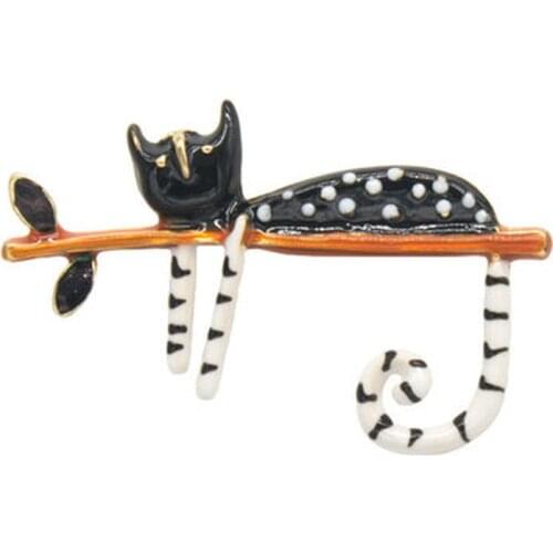 2021New Fashion Jewelry 1PC Lazy Cat Sitting on The Tree Enamel Brooches for Women and Men Bouquet Pin Brooches