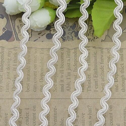 Free Shipping 100Metres Wholesale DIY Centipede Curved Beige Lace Ribbon for Clothes Decoration Sewing Accessories Trim Lace 7mm