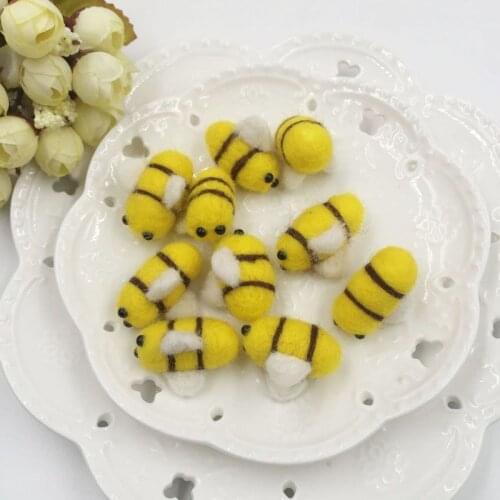 1pcs Pompom Felting Wool Yellow Bee Soft Pompones Fluffy Plush Crafts DIY Pom Poms 2.8cm Ball Furball Home Decor Sewing Supplies